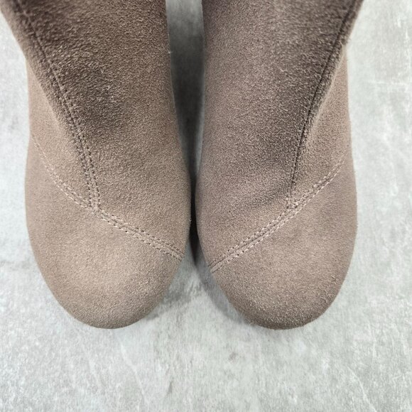 Toms Ankle Wedge Booties Size 6 Tan Suede Comfort Western Desert Chelsea Boots - Picture 3 of 10